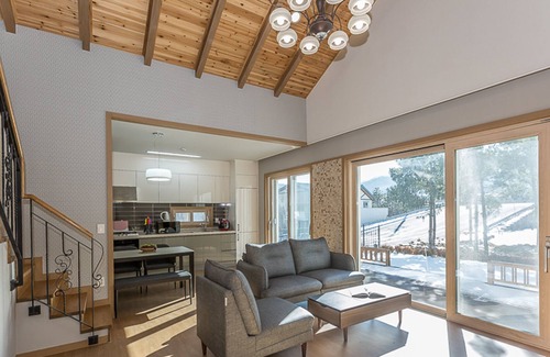 Daegwallyeong House | Discover Pyeongchang Le Comté Bleu: Rated 8.8/10 Stay
