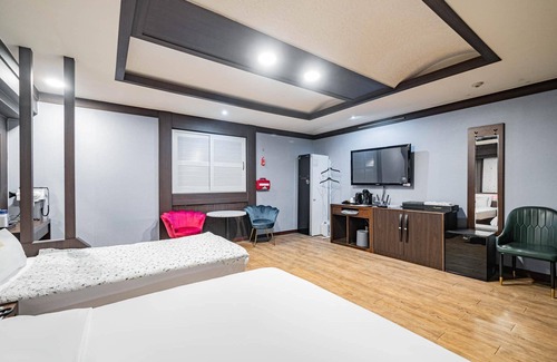 Pyeongtaek Hotel | Eco-Friendly Retreat at Pyeongtaek K Motel with Breakfast