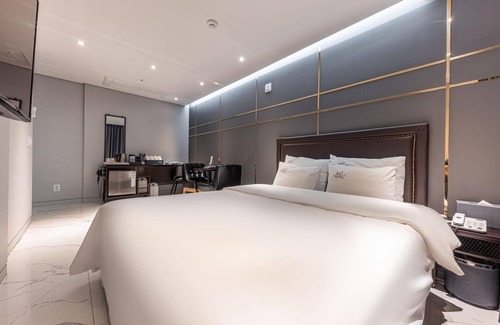 Pyeongtaek Hotel | Eco-Friendly Stay at Pyeongtaek May with Breakfast & More