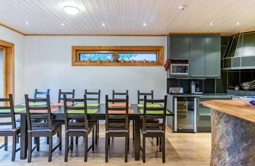 Pyhatunturi House | Experience Pyhän Kivi: Relaxing Lake View Retreat
