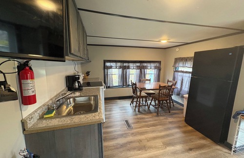 Pymatuning Central House | Scenic Pymatuning Lake Retreat with Ocean and Lake Views