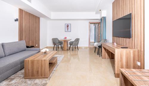 Dubai Apartment | Highly Rated Pyramisa Hotel Apartments with Pool & Kitchen