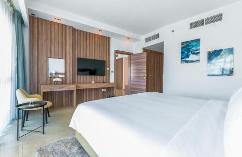 Dubai Apartment | Highly Rated Pyramisa Hotel Apartments with Pool & Kitchen