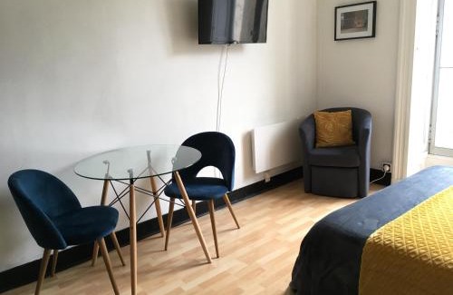 Capvern Apartment | Bright Pyrene Holidays: Unique Retreat Near Thermal Springs