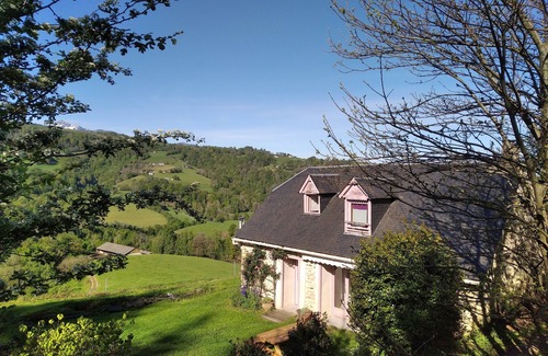 Lies House | Idyllic Pyrenees Cottage with Spa & Meditation Retreat