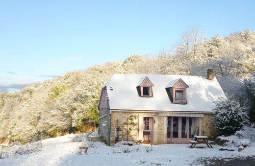 Lies House | Idyllic Pyrenees Cottage with Spa & Meditation Retreat