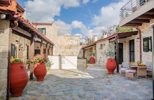 Pirgou House | Exceptional Pyrgou Villa with Shared Pool - 10/10 Rating