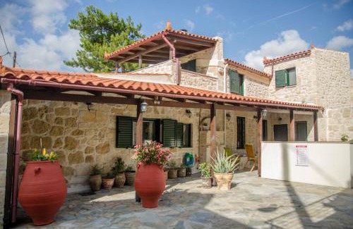 Pirgou House | Exceptional Pyrgou Villa with Shared Pool - 10/10 Rating