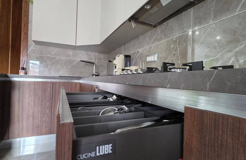 Crotone Apartment | Pythagoras Apartment located in the main town square and close to the sea.