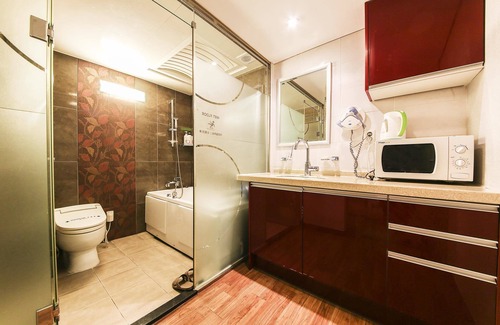 Yongin Hotel | Budget-Friendly Q Hotel: Family and Accessibility Features