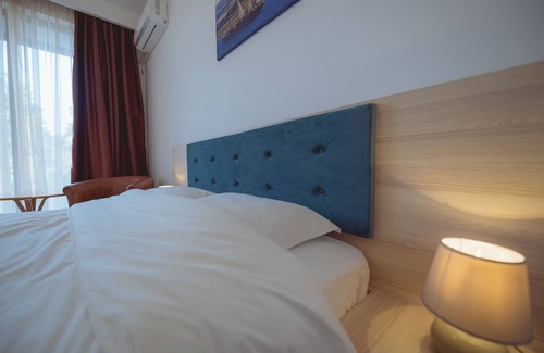 Neptun Hotel | Explore Q Hotel Neptun: Family-Ready with Pool & Dining