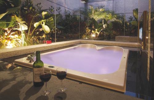 Tucheng Hotel | Discover Q Motel: Pool, Spa & Family-Friendly Retreat