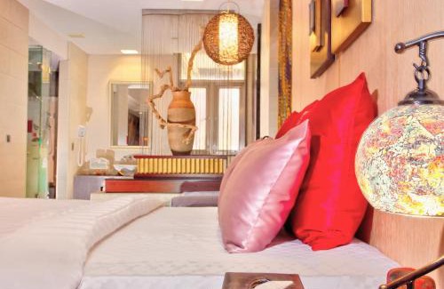Tucheng Hotel | Discover Q Motel: Pool, Spa & Family-Friendly Retreat