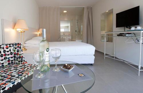 Netanya Hotel | Cozy Q Village - Beachfront Retreat at Poleg