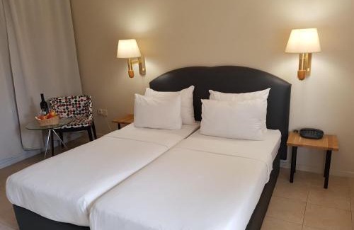 Netanya Hotel | Cozy Q Village - Beachfront Retreat at Poleg