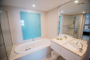 Surfers Paradise Resort | Experience Q1 Resort & Spa: 5-Star Oceanfront Retreat