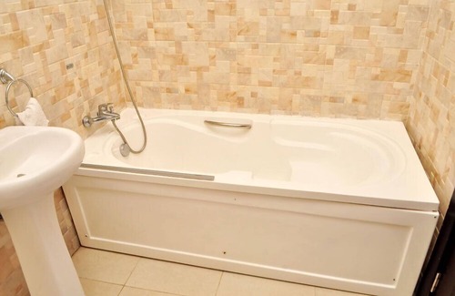 Jos Hotel | Inviting Qeesh Quintessential Apartments with Family Amenities