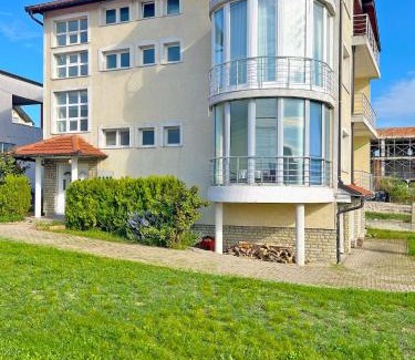 Matiçan Apartment | Comfortable Qendresa Apartments: Pet-Friendly & Family-Oriented