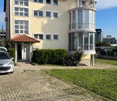 Matiçan Apartment | Comfortable Qendresa Apartments: Pet-Friendly & Family-Oriented