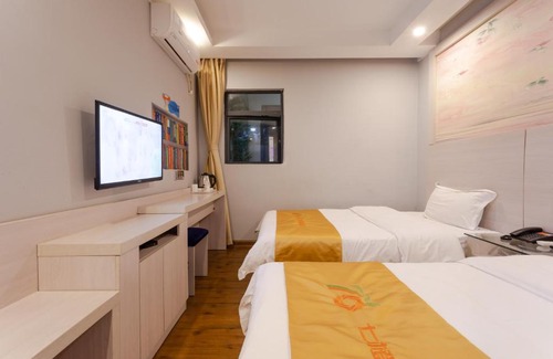 Longhua District Hotel | Convenient Qi Cheng Hotel near Shenzhen North Railway Station