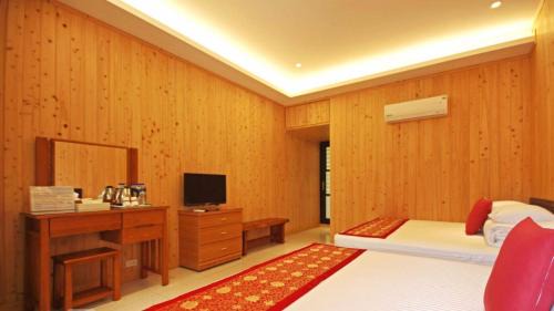 Lugu House | Family-Friendly Qian's Garden Inn with Kitchen & Accessibility