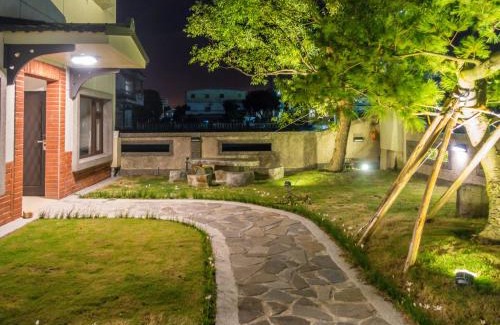 Wujie Hotel | Discover Qing Ping Jn Humanities Hall: Pet Friendly Comfort