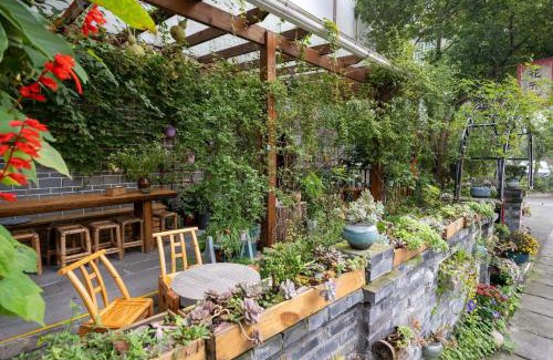 Dujiangyan House | Bloom Time Guest House: Family-Friendly Stay with Breakfast