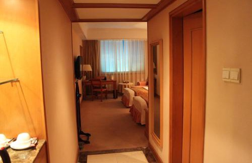 Zhanqiao Hotel | Discover Qingdao Oceanwide Elite Hotel with Prime Amenities