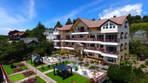 Ren'ai House | Pet-Friendly Getaway at Qingjing Baiyun Resort