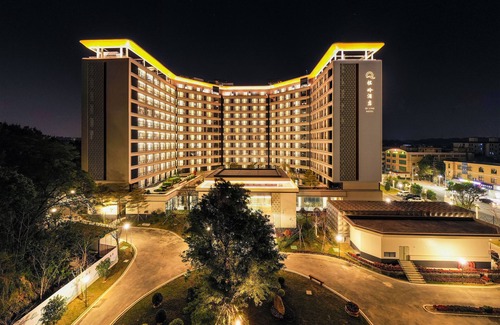 Yuexiu Hotel | Budget-Friendly Stay at QL HOTEL with Family Amenities