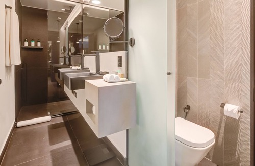 Paraiso Hotel | Discover Qoya São Paulo Paulista: 4-Star Retreat with Pool