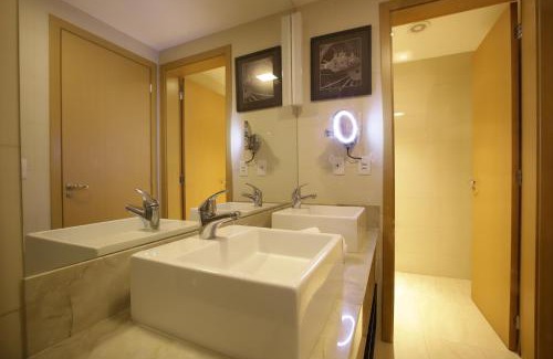 Marista Apartment | Relax at QS Marista: Family-Friendly with Private Pool