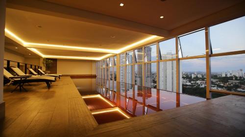 Marista Apartment | Relax at QS Marista: Family-Friendly with Private Pool