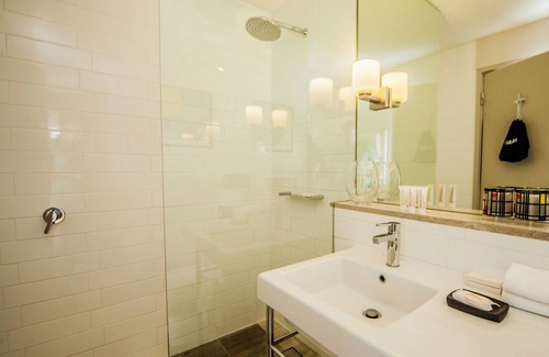 City West Hotel | Explore QT Canberra: 4-Star Comfort with Spa & Dining