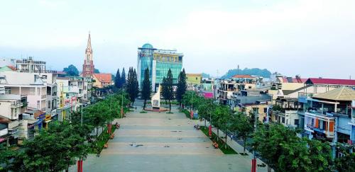 Long Khanh Hotel | Quốc Thanh Hotel: Guest Rated 8/10 with Hot Tub & Breakfast