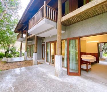 Thach Ha Resort | Relax at Quỳnh Viên Resort with Private Beach & Pool