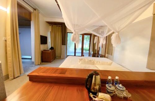 Thach Ha Resort | Relax at Quỳnh Viên Resort with Private Beach & Pool