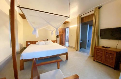 Thach Ha Resort | Relax at Quỳnh Viên Resort with Private Beach & Pool