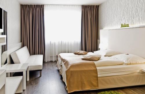 Lechhausen-Ost Hotel | Discover QU Hotel Augsburg: Pet-Friendly with Breakfast