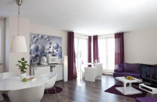 Lechhausen-Ost Hotel | Discover QU Hotel Augsburg: Pet-Friendly with Breakfast
