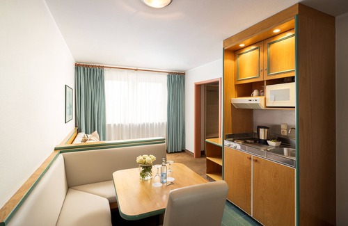 Lechhausen-Ost Hotel | Experience Comfort at QU Hotel Augsburg - 4-Star Retreat