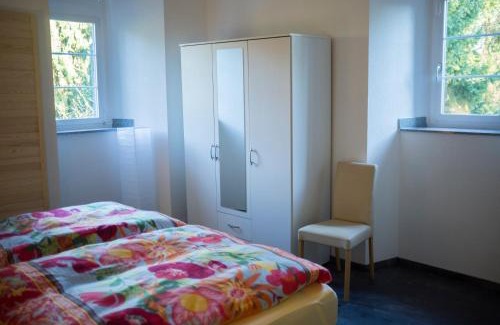 Gerresheim Apartment | Exceptional Quadenhof: Family-Friendly with Full Kitchen