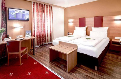 Mitte Hotel | Quadruple room - Hotel Burgschmiet GmbH