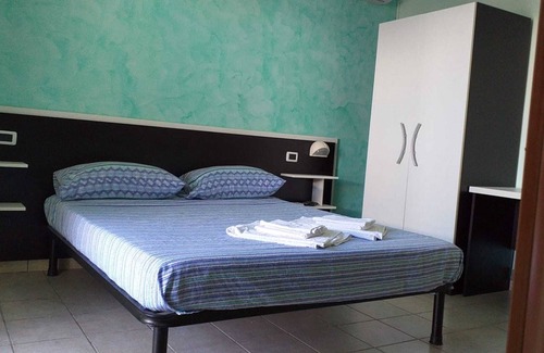 Pineto Bed & Breakfast | Cozy Quadruple Room Steps from the Sea for Your Getaway