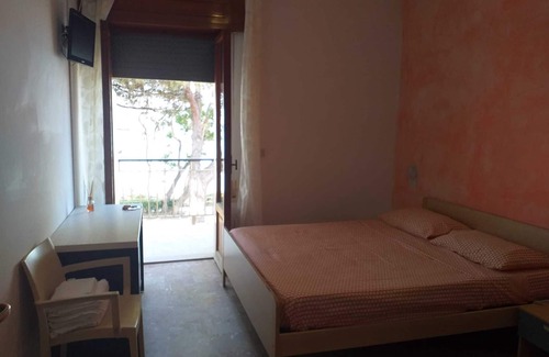 Pineto Bed & Breakfast | Cozy Quadruple Room Steps from the Sea for Your Getaway