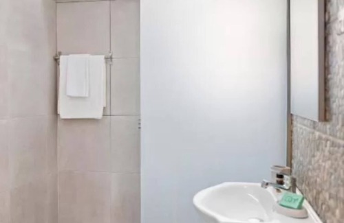 Haraki Bed & Breakfast | Sea View Quadruple Room - Perfect for Family Getaways