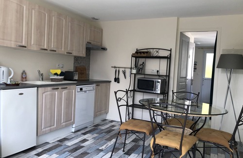 Ver-sur-Mer Apartment | Idyllic Quai Est: Pet-Friendly Stay Near Gold Beach
