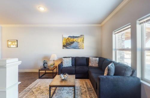 Fraser House | Relax at Quail Nest with Hot Tub and Family-Friendly Comfort