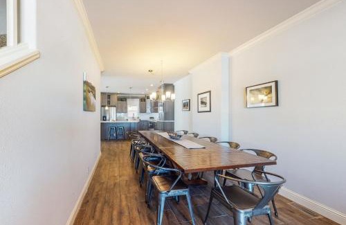 Fraser House | Relax at Quail Nest with Hot Tub and Family-Friendly Comfort