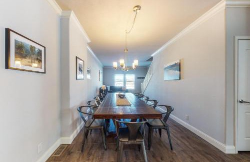 Fraser House | Relax at Quail Nest with Hot Tub and Family-Friendly Comfort